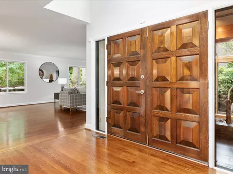 Entry Way - 5833 Upton St, Mclean, VA 22101 photo 4 of 9