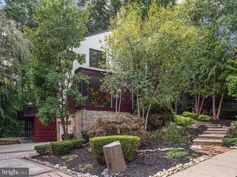 Exterior - 5833 Upton St, Mclean, VA 22101 photo 10 of 15