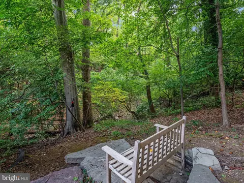 Exterior - 5833 Upton St, Mclean, VA 22101 photo 14 of 15