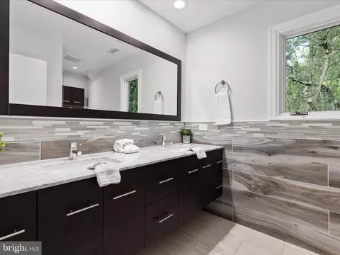 Bath - 5833 Upton St, Mclean, VA 22101 photo 5 of 7