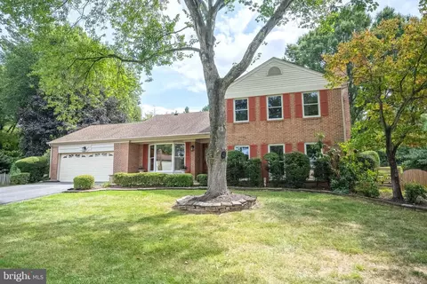 1657 Lozano Dr, Vienna, VA 22182