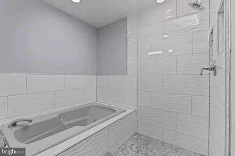 Bath - 7312 Langsford Ct, Springfield, VA 22153 photo 2 of 5