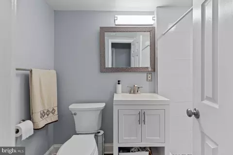 Bath - 7312 Langsford Ct, Springfield, VA 22153 photo 4 of 5