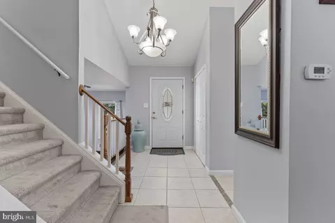 Entry Way - 7312 Langsford Ct, Springfield, VA 22153 photo 2 of 7