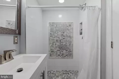 Bath - 7312 Langsford Ct, Springfield, VA 22153 photo 5 of 5