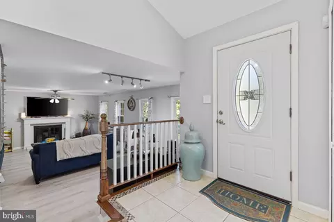 Entry Way - 7312 Langsford Ct, Springfield, VA 22153 photo 6 of 7