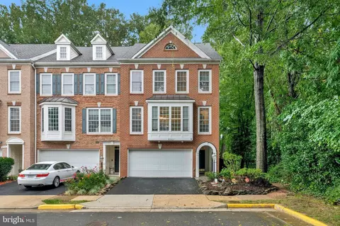 4541 Monmouth St, Fairfax, VA 22030