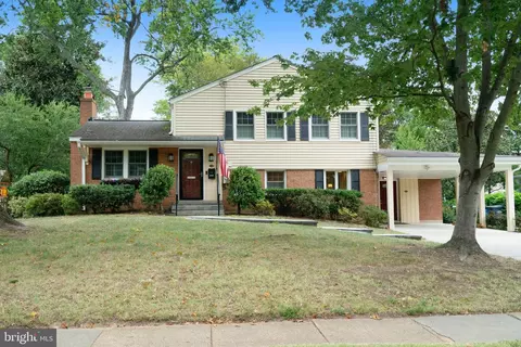1118 Waynewood Blvd, Alexandria, VA 22308