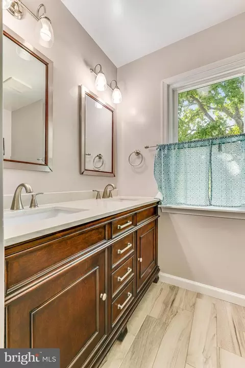 Bath - 13555 Tabscott Dr, Chantilly, VA 20151 photo 5 of 8