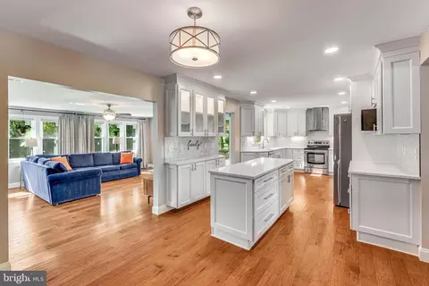 Kitchen - 13555 Tabscott Dr, Chantilly, VA 20151 photo 4 of 9