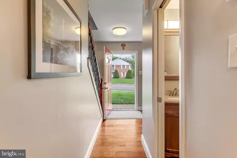 Entry Way - 13555 Tabscott Dr, Chantilly, VA 20151 photo 3 of 4