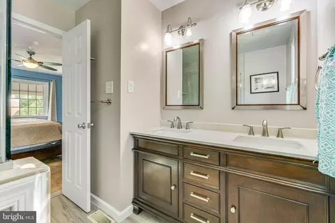 Bath - 13555 Tabscott Dr, Chantilly, VA 20151 photo 3 of 8
