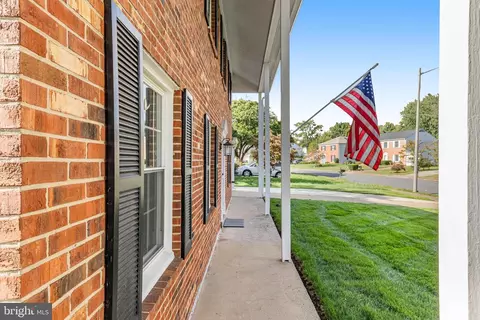 Exterior - 13555 Tabscott Dr, Chantilly, VA 20151 photo 4 of 17