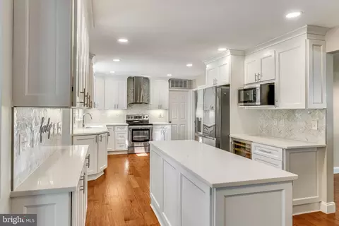 Kitchen - 13555 Tabscott Dr, Chantilly, VA 20151 photo 2 of 9