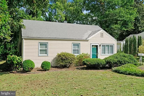 1919 Anderson Rd, Falls Church, VA 22043