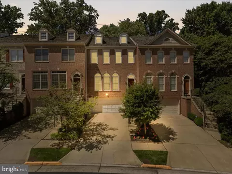 10185 Castlewood Ln, Oakton, VA 22124