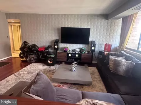 5501 Seminary Rd #1715S, Falls Church, VA 22041