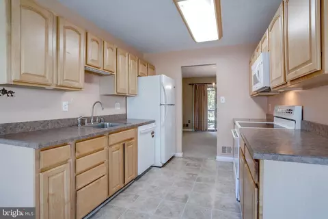 7916 Delozier Ct, Springfield, VA 22153 photo 11