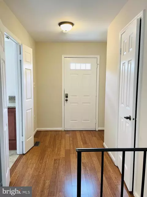 6608 Green Ash Ct, Springfield, VA 22152 photo 4