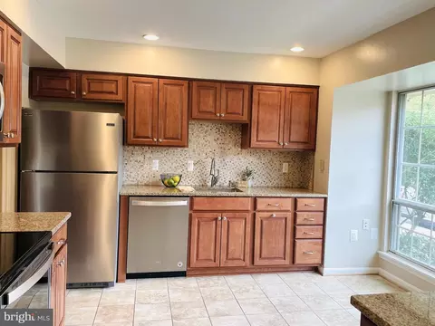 6608 Green Ash Ct, Springfield, VA 22152 photo 5