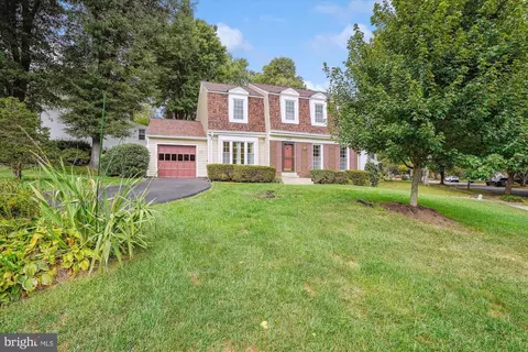 9120 Windflower Ln, Annandale, VA 22003