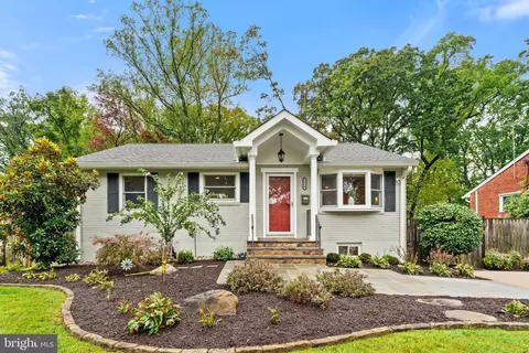 6459 Oakwood Dr, Falls Church, VA 22041
