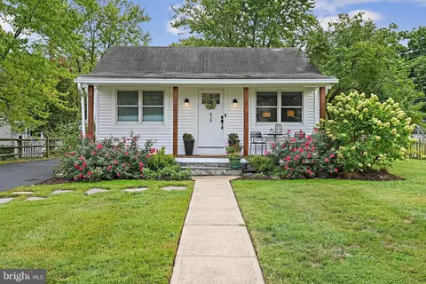 639 Nash St, Herndon, VA 20170