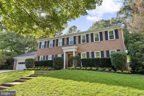 2402 Riviera Dr, Vienna, VA 22181