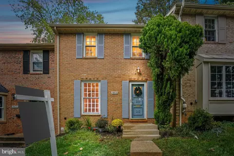 9646 Lindenbrook St, Fairfax, VA 22031