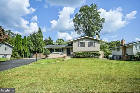 11117 Byrd Dr, Fairfax, VA 22030