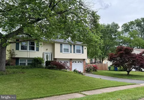5831 Crowfoot Dr, Burke, VA 22015
