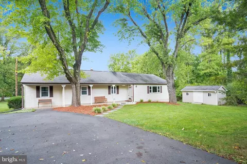 13826 Eames Ave, Centreville, VA 20120