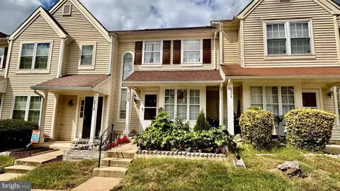 8708 Village Green Ct, Alexandria, VA 22309