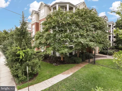 12937 Centre Park Cir #404, Herndon, VA 20171