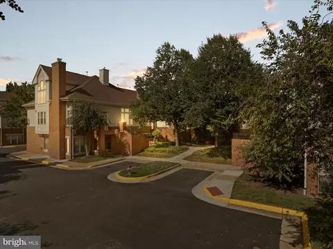 7023 Haycock Rd #711, Falls Church, VA 22043