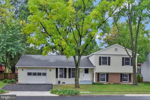 1107 Devon St, Herndon, VA 20170