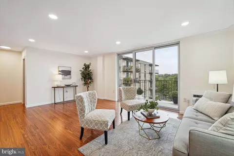 3245 Rio Dr #915, Falls Church, VA 22041