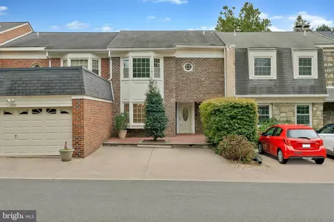 1111 Moorefield Hill Ct SW, Vienna, VA 22180