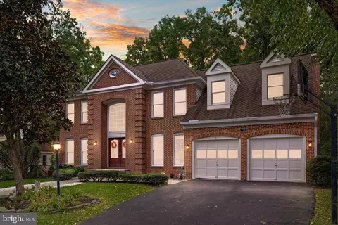 713 Old Hunt Way, Herndon, VA 20170