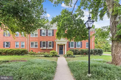 6620 10th St #B2, Alexandria, VA 22307