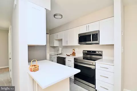 Kitchen - 5904 A Kingsford Rd #414, Springfield, VA 22152 photo 1 of 4