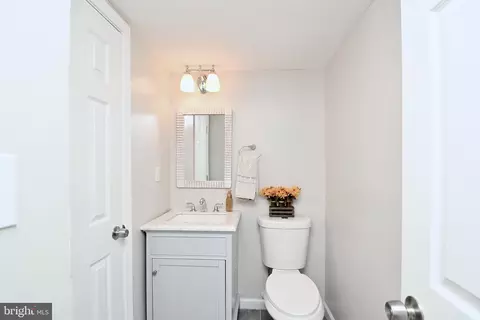Bath - 5904 A Kingsford Rd #414, Springfield, VA 22152 photo 3 of 3