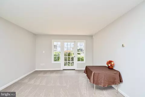 Living - 5904 A Kingsford Rd #414, Springfield, VA 22152 photo 1 of 2