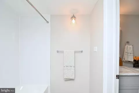 Bath - 5904 A Kingsford Rd #414, Springfield, VA 22152 photo 1 of 3