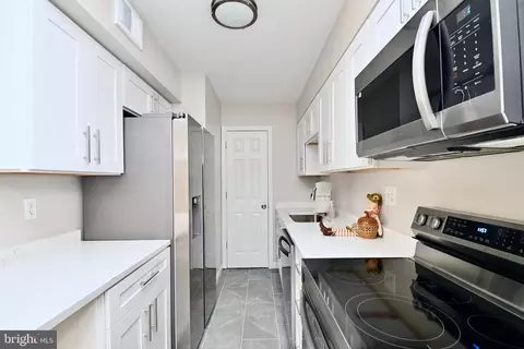 Kitchen - 5904 A Kingsford Rd #414, Springfield, VA 22152 photo 3 of 4