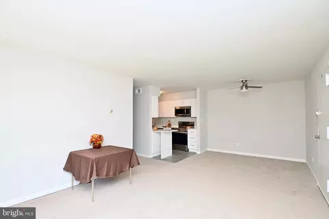 Living - 5904 A Kingsford Rd #414, Springfield, VA 22152 photo 2 of 2