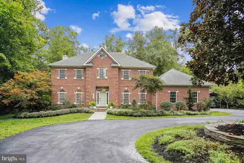 5811 Oak Grove St, Lorton, VA 22079
