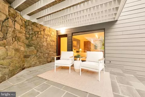 Exterior - 249 Springvale Rd, Great Falls, VA 22066 photo 5 of 10
