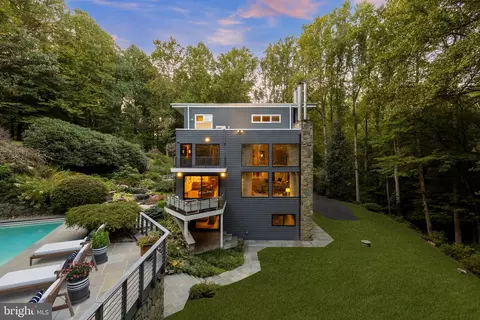 Exterior - 249 Springvale Rd, Great Falls, VA 22066 photo 2 of 10