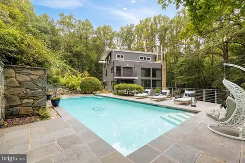 Exterior - 249 Springvale Rd, Great Falls, VA 22066 photo 6 of 10